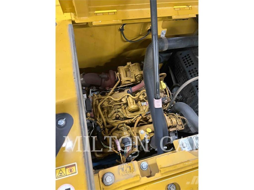 CAT 313 GC حفارات زحافة