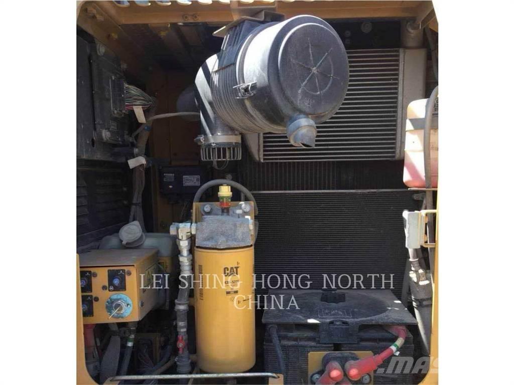 CAT 313D2GC حفارات زحافة