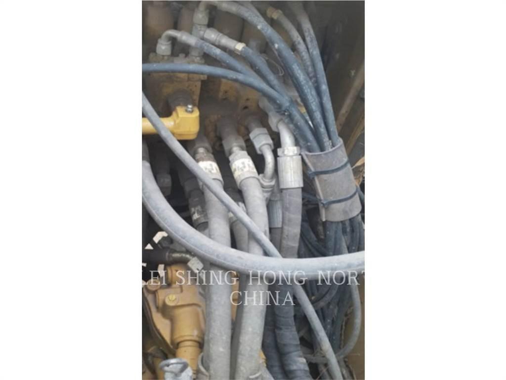 CAT 313D2GC حفارات زحافة