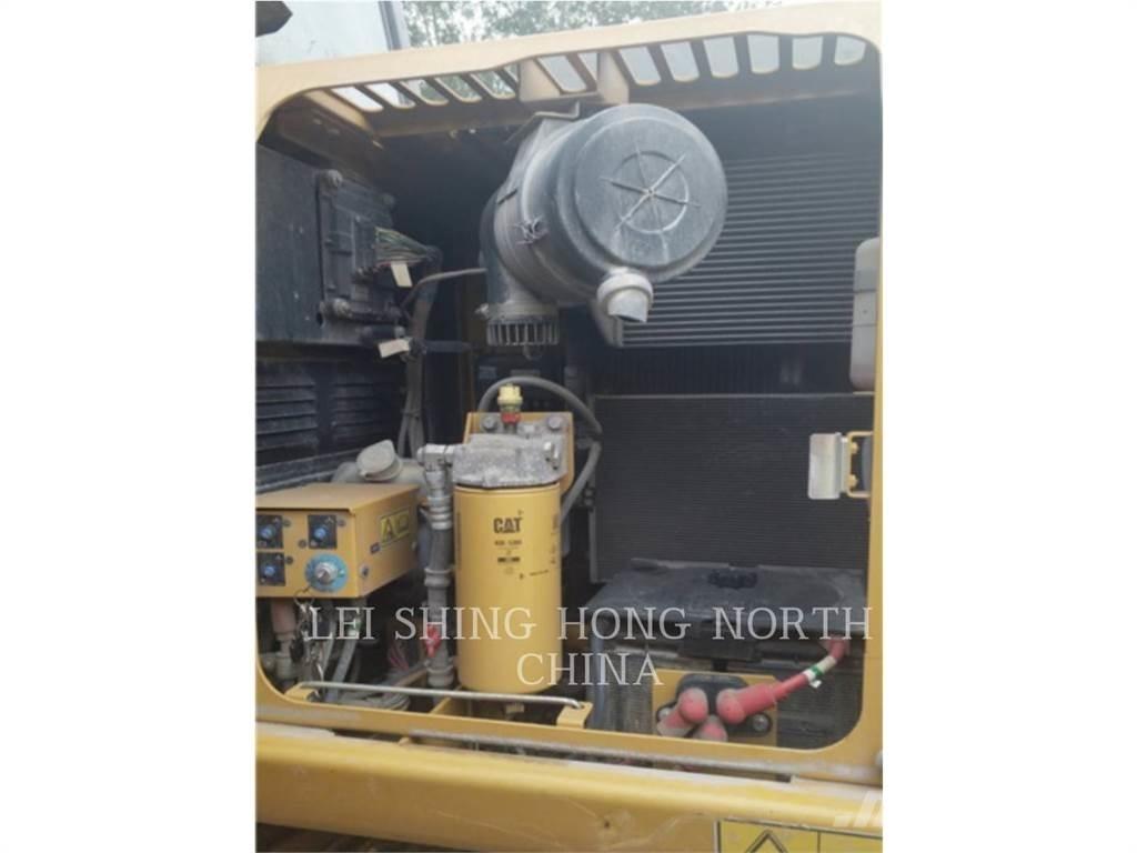 CAT 313D2GC حفارات زحافة