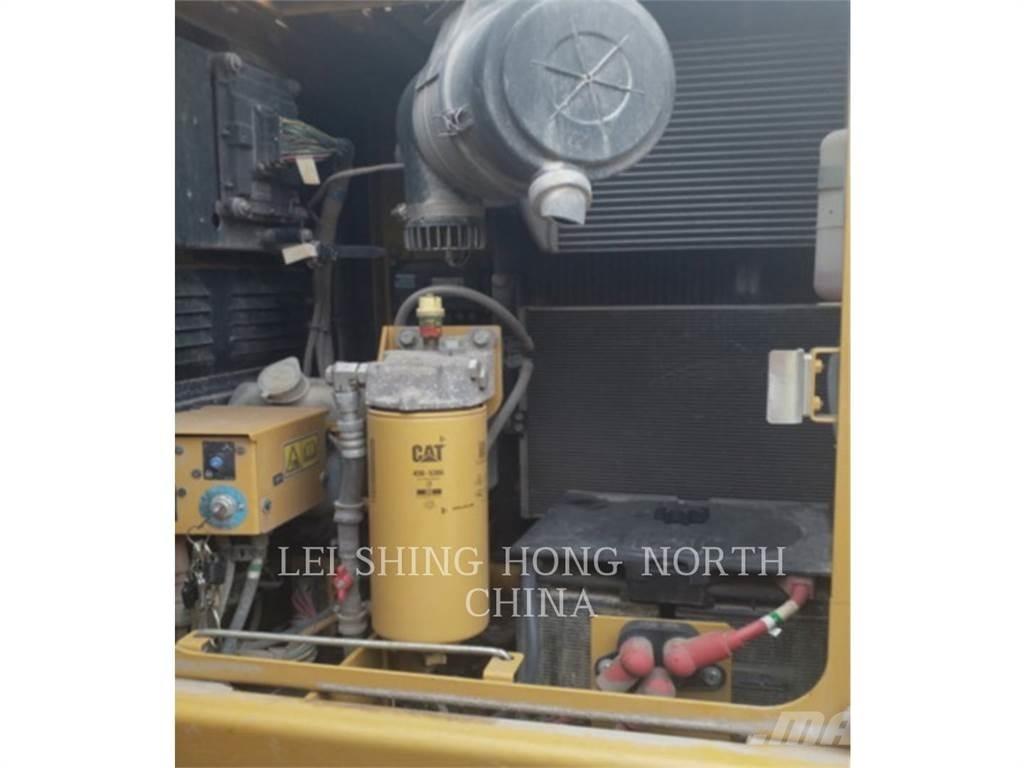 CAT 313D2GC حفارات زحافة