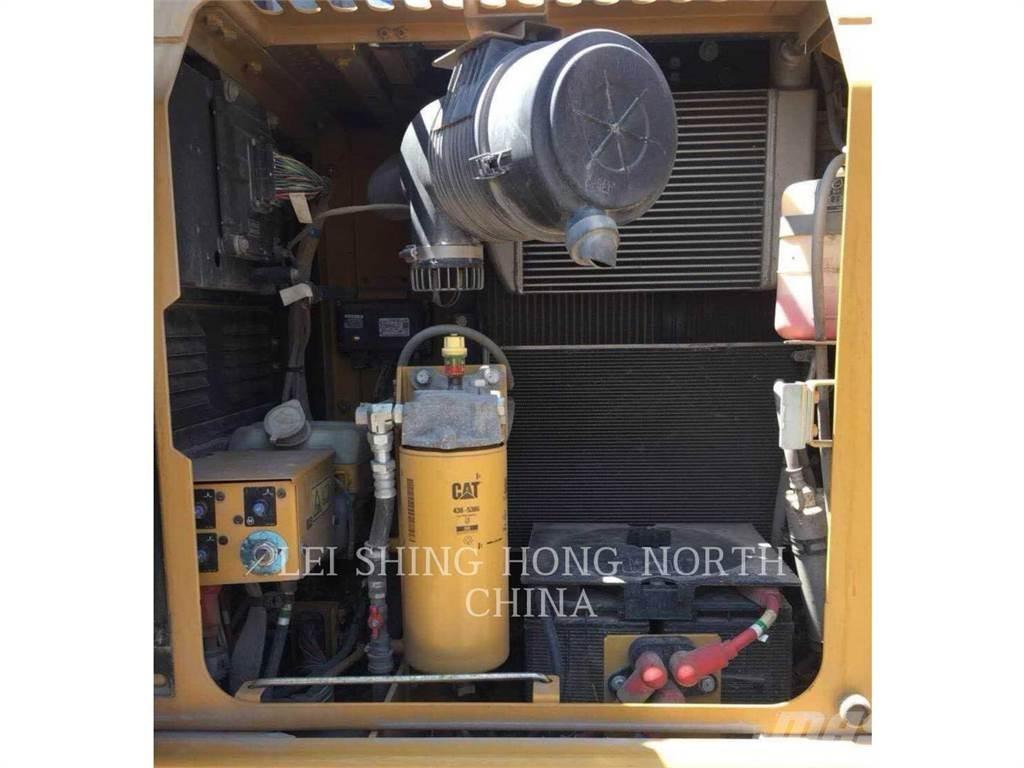 CAT 313D2GC حفارات زحافة