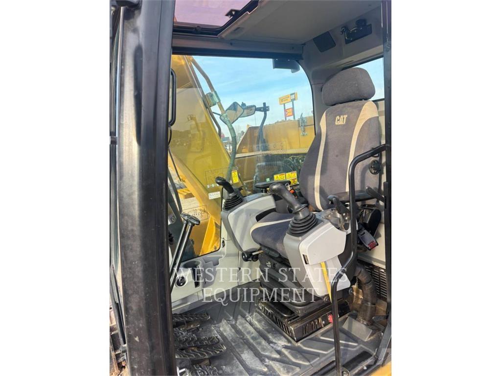 CAT 313F حفارات زحافة