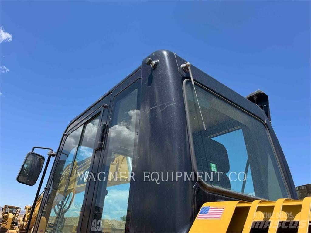 CAT 313FL GCTC حفارات زحافة