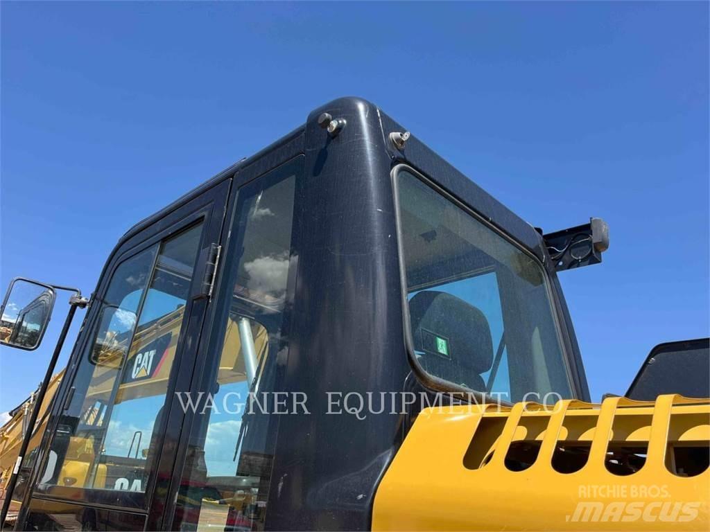 CAT 313FL GCTC حفارات زحافة