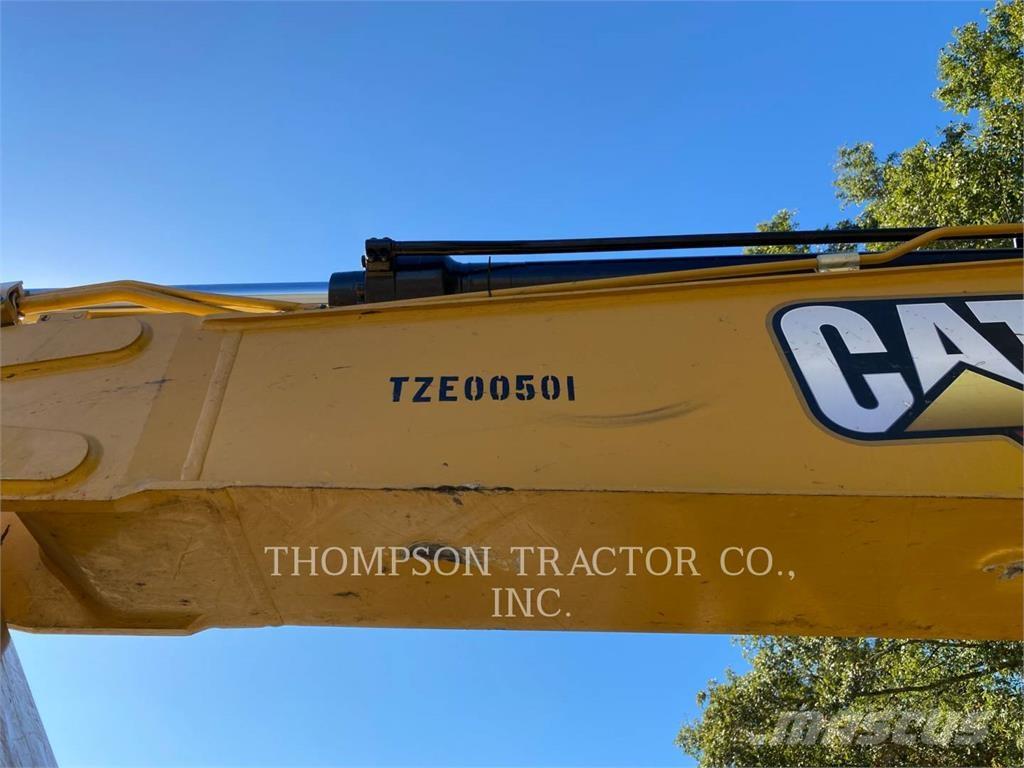 CAT 317 حفارات زحافة