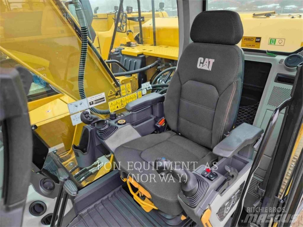 CAT 317-07 حفارات زحافة