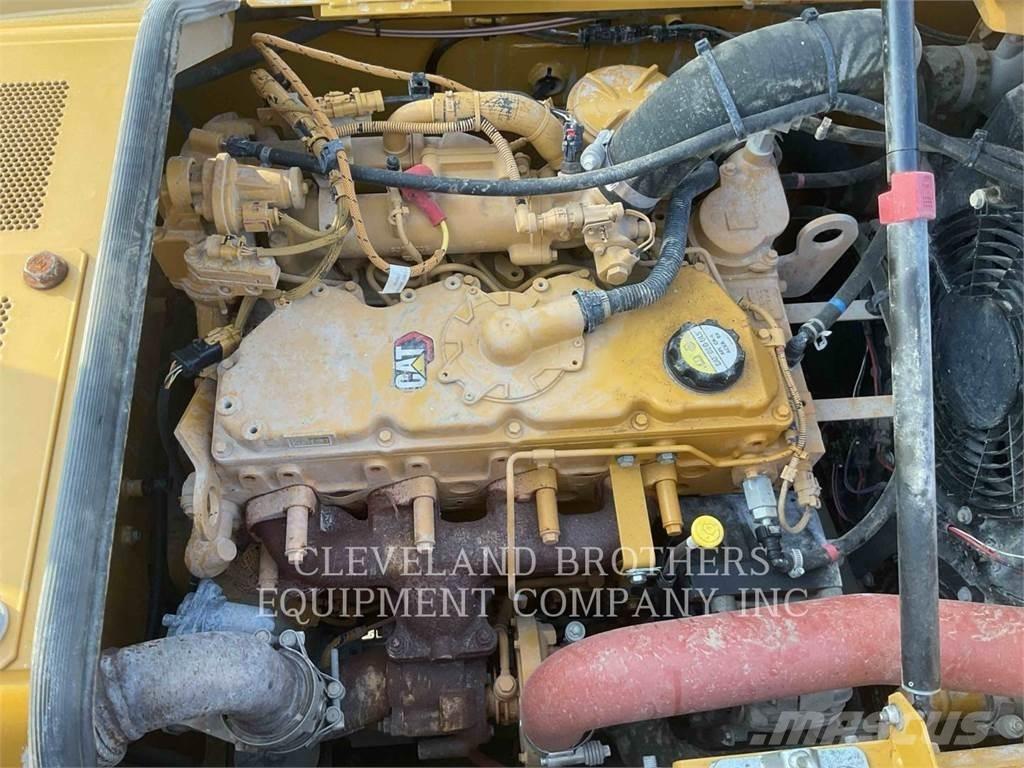 CAT 317-07 حفارات زحافة