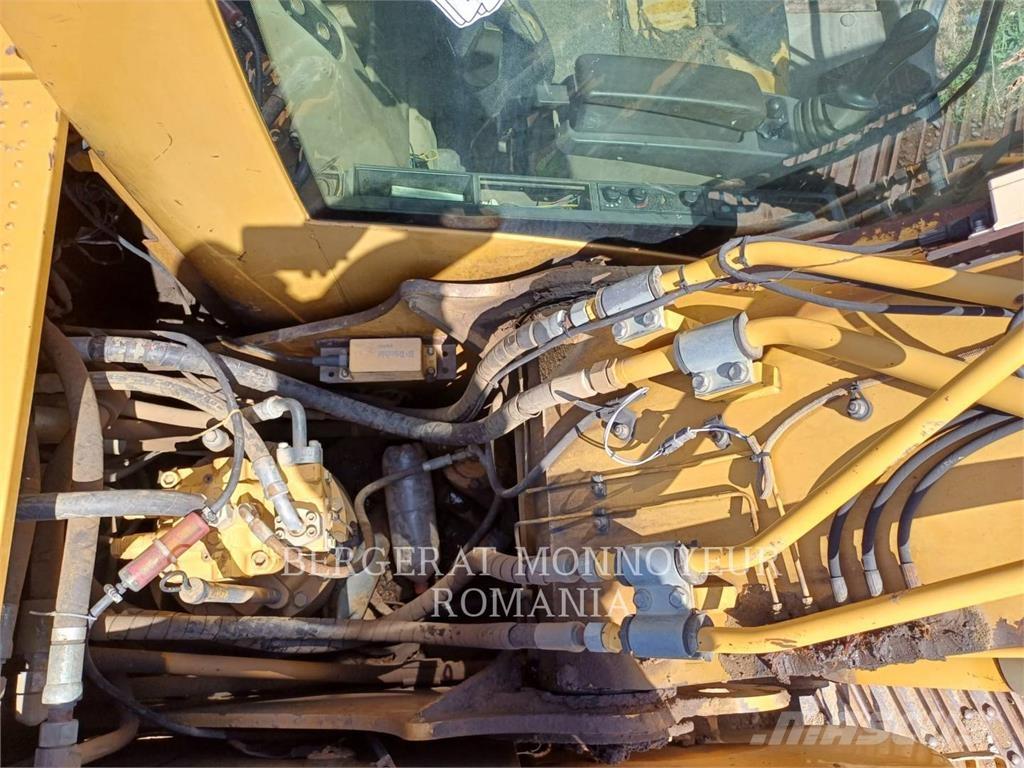 CAT 318C حفارات زحافة