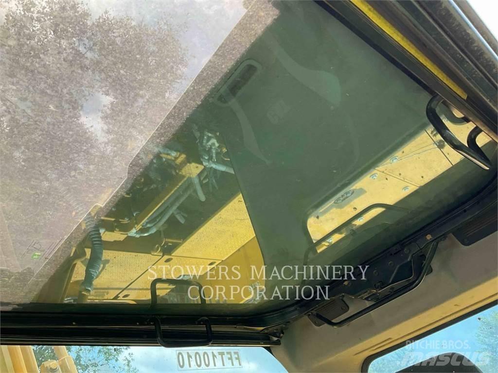 CAT 318FL حفارات زحافة