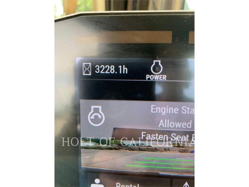 CAT 320 حفارات زحافة