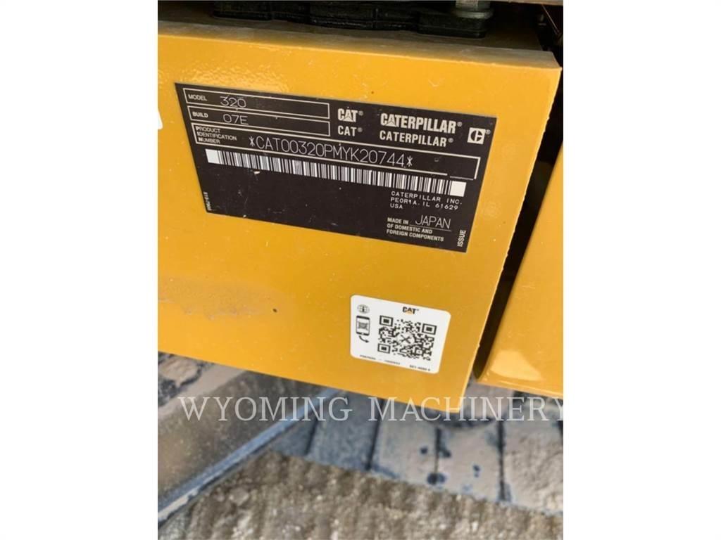 CAT 320 حفارات زحافة