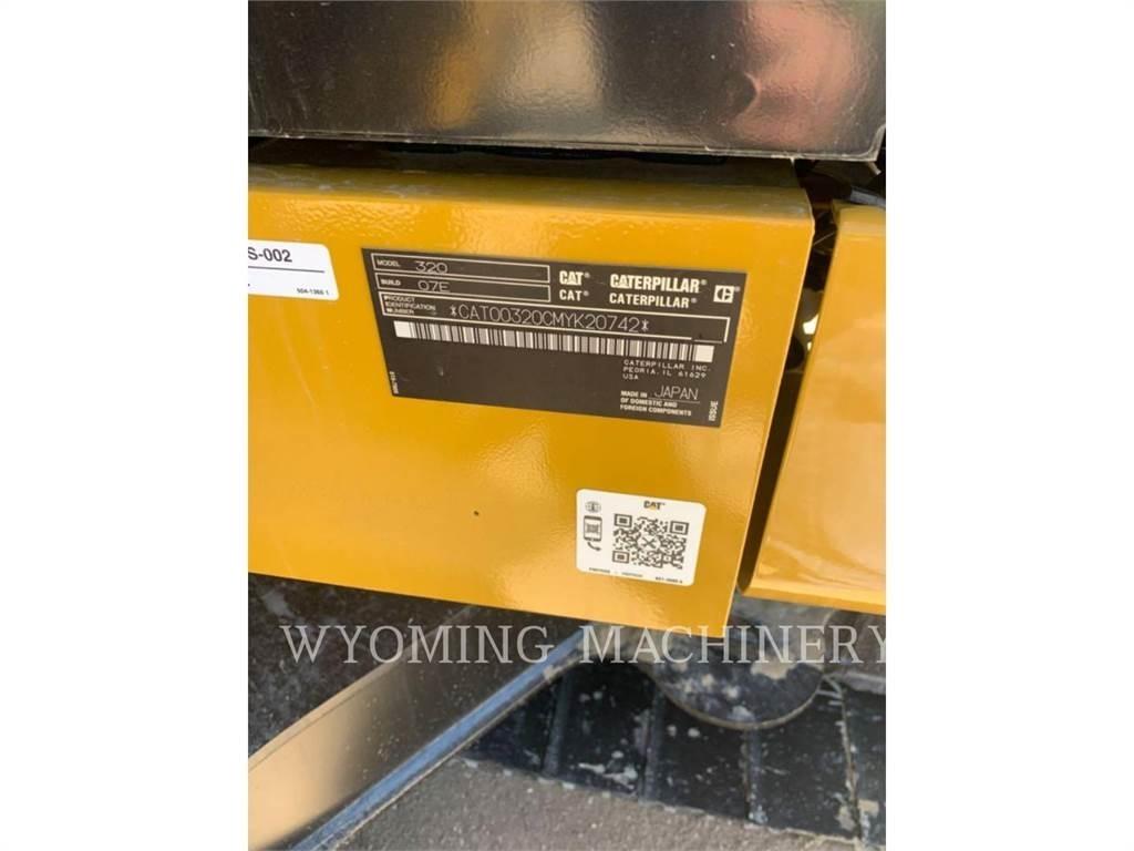 CAT 320 حفارات زحافة