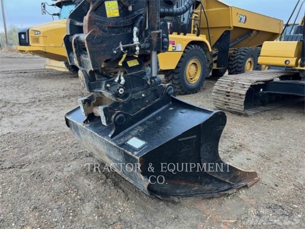 CAT 320 حفارات زحافة