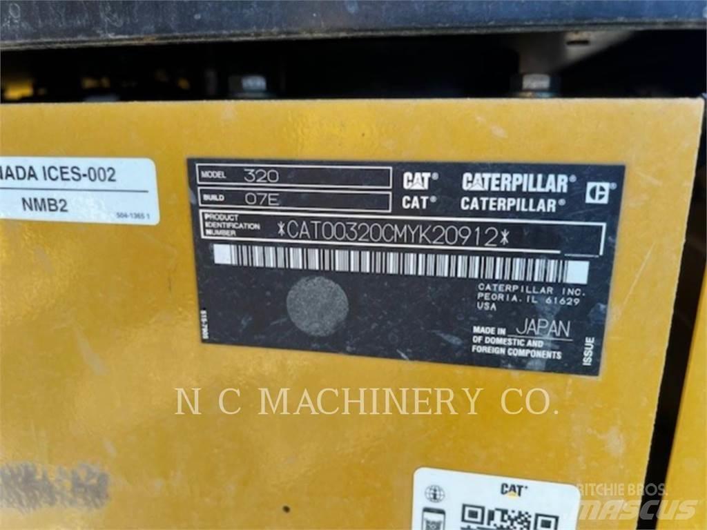 CAT 320 حفارات زحافة
