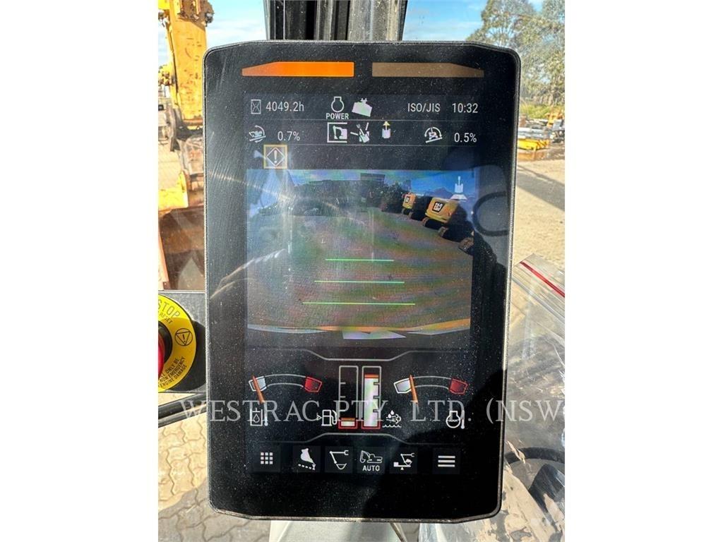 CAT 320 حفارات زحافة