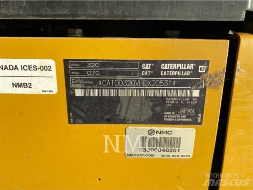 CAT 320 حفارات زحافة
