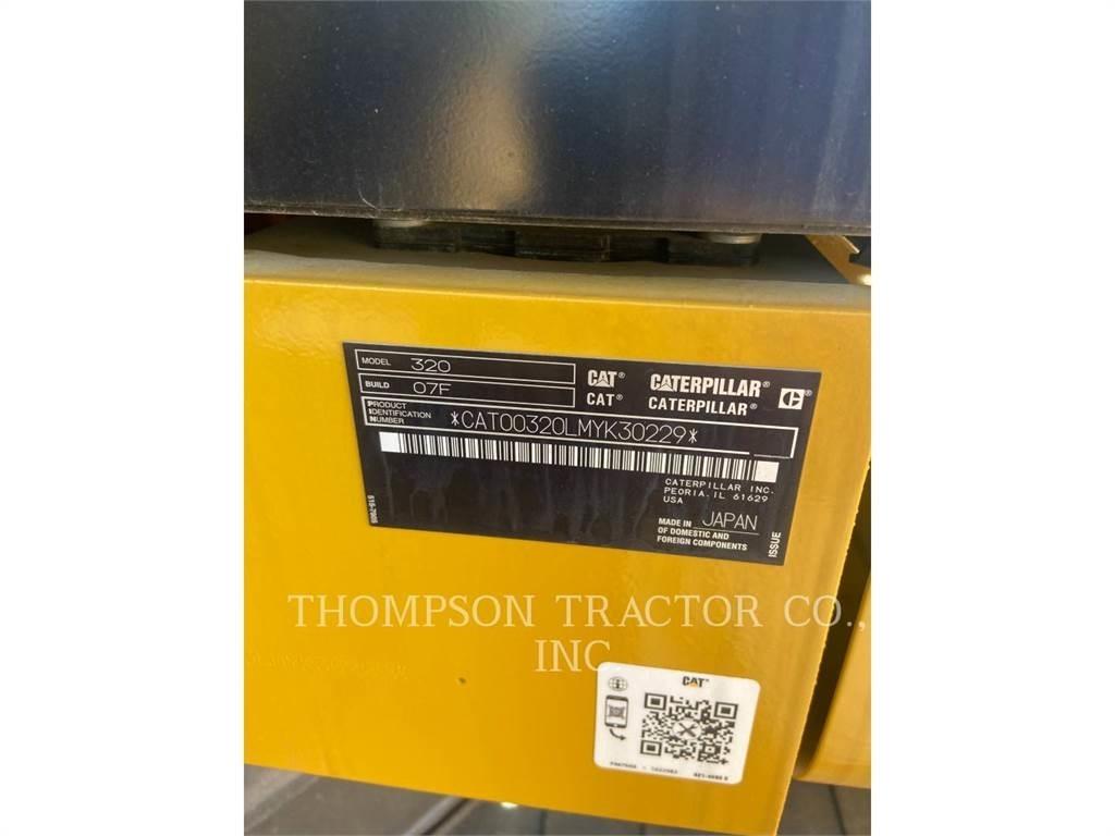 CAT 320 حفارات زحافة