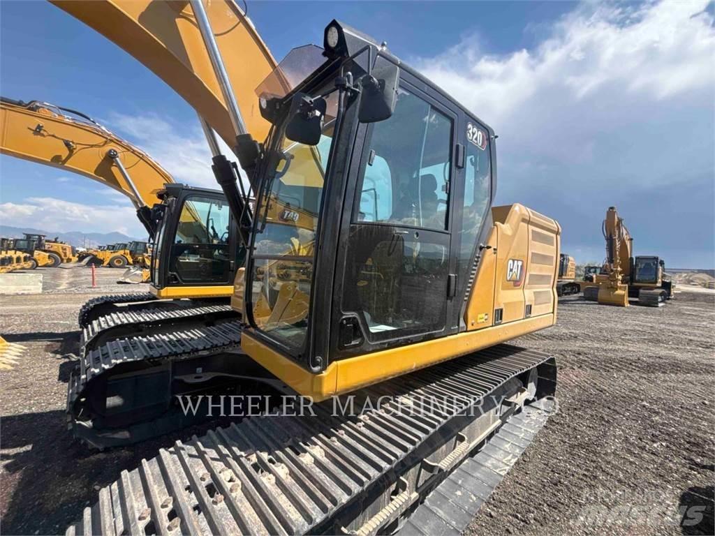 CAT 320 حفارات زحافة