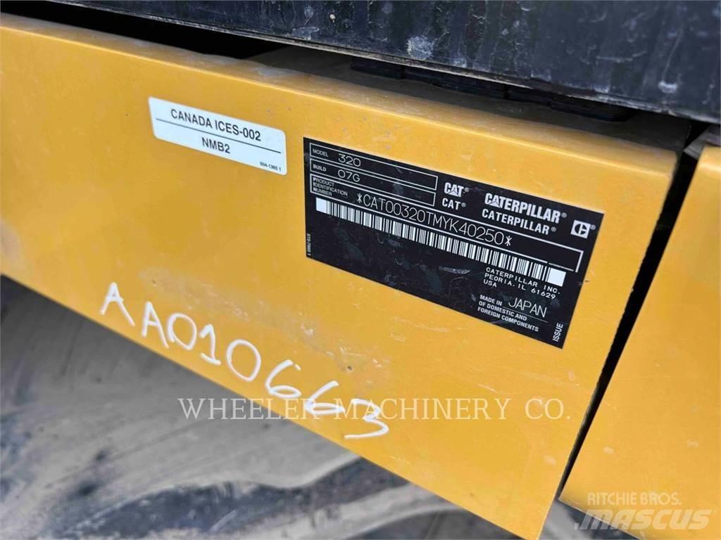 CAT 320 حفارات زحافة