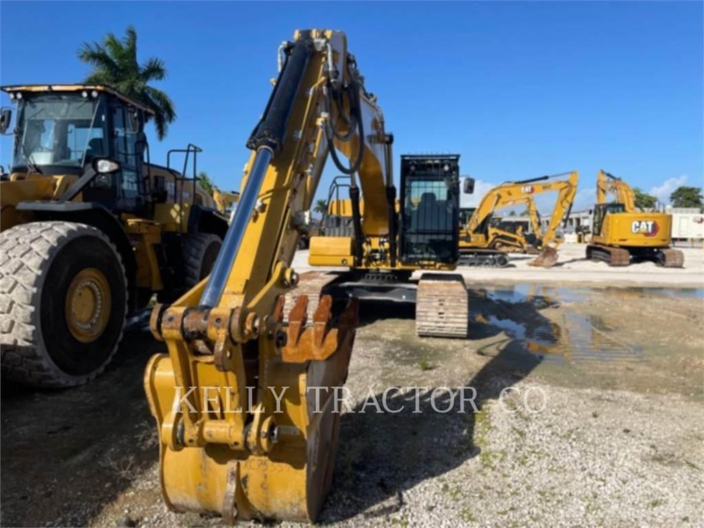 CAT 320 حفارات زحافة