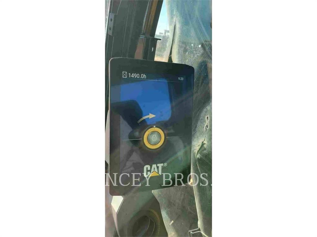 CAT 320 حفارات زحافة