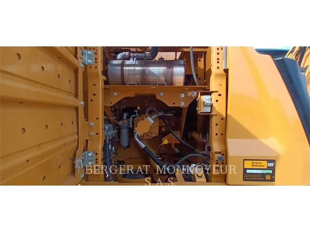 CAT 320 حفارات زحافة