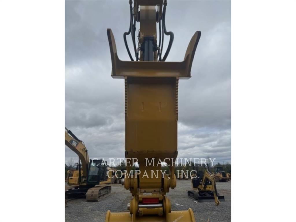 CAT 320 حفارات زحافة