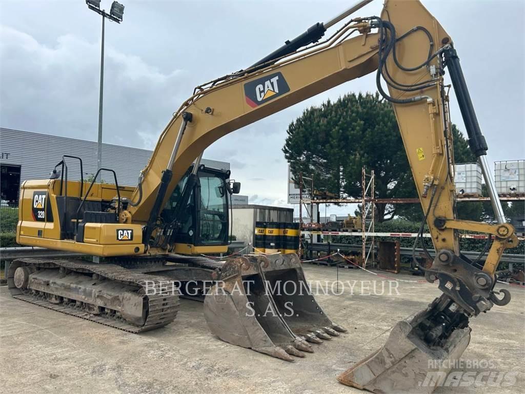 CAT 320 حفارات زحافة