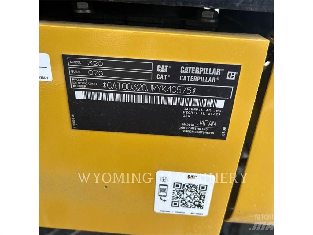 CAT 320 حفارات زحافة