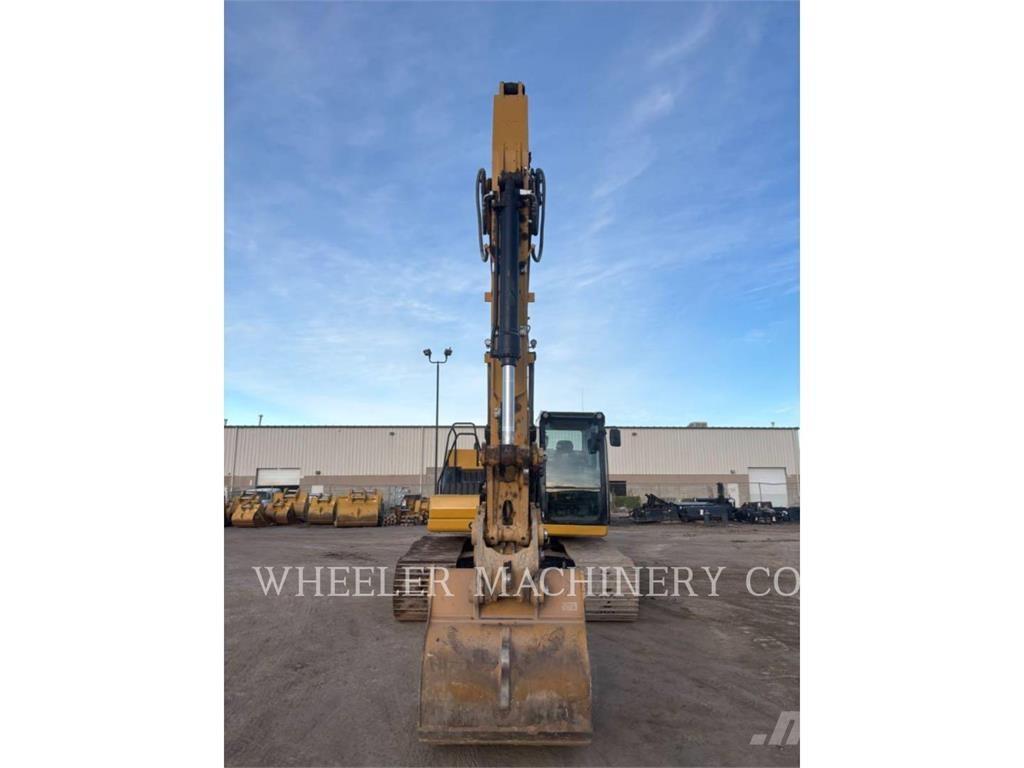 CAT 320 حفارات زحافة