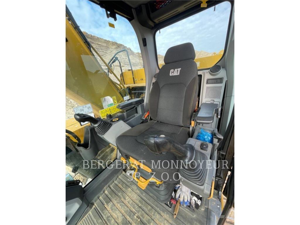 CAT 320 حفارات زحافة