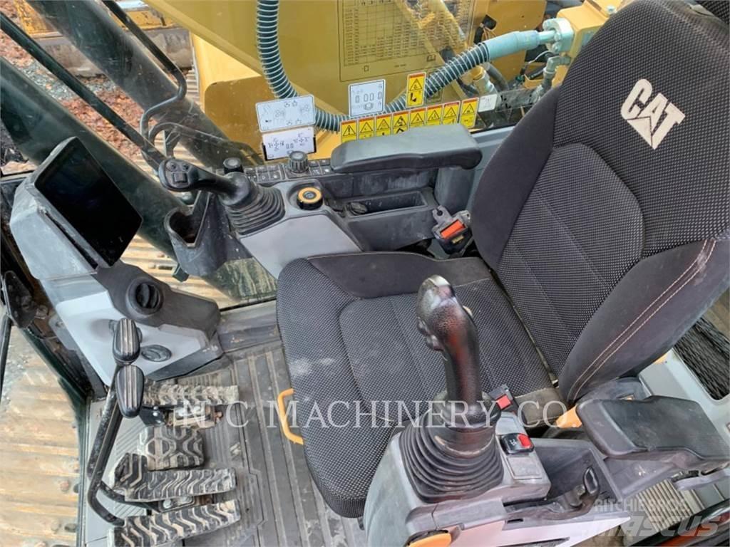 CAT 320 حفارات زحافة
