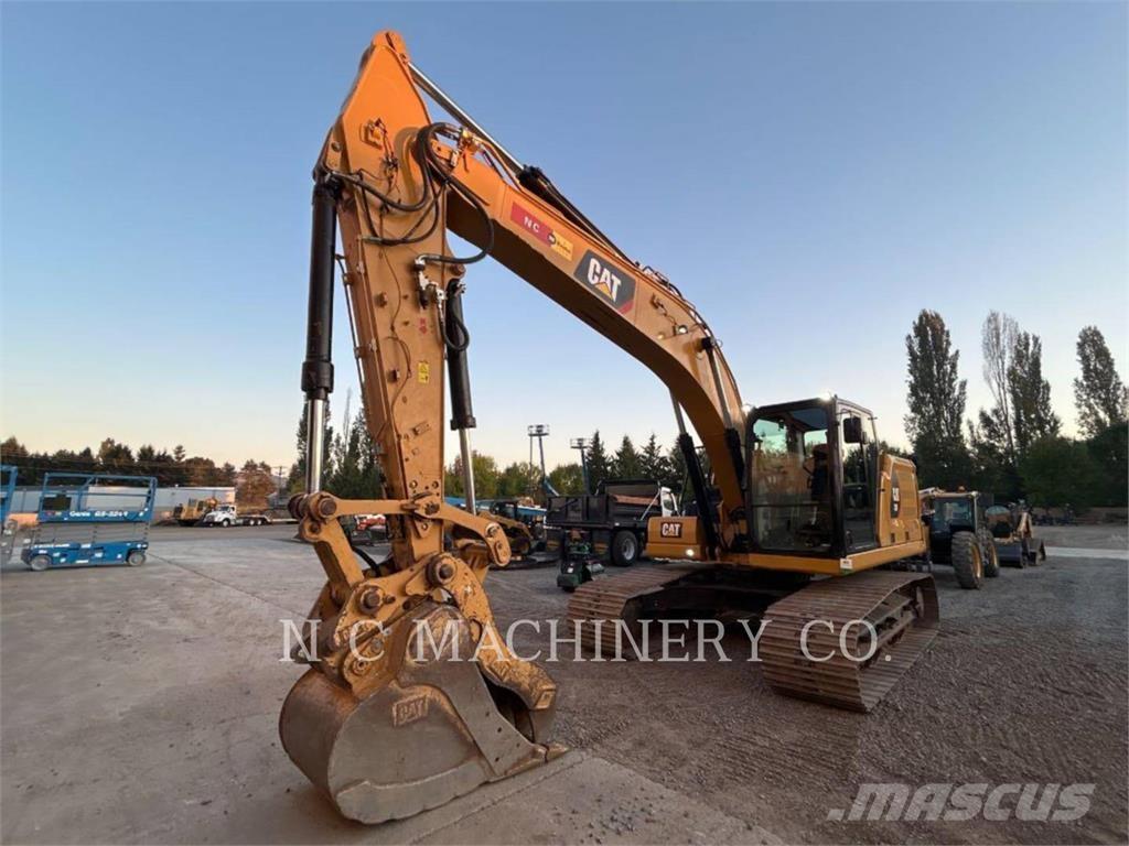 CAT 320 حفارات زحافة