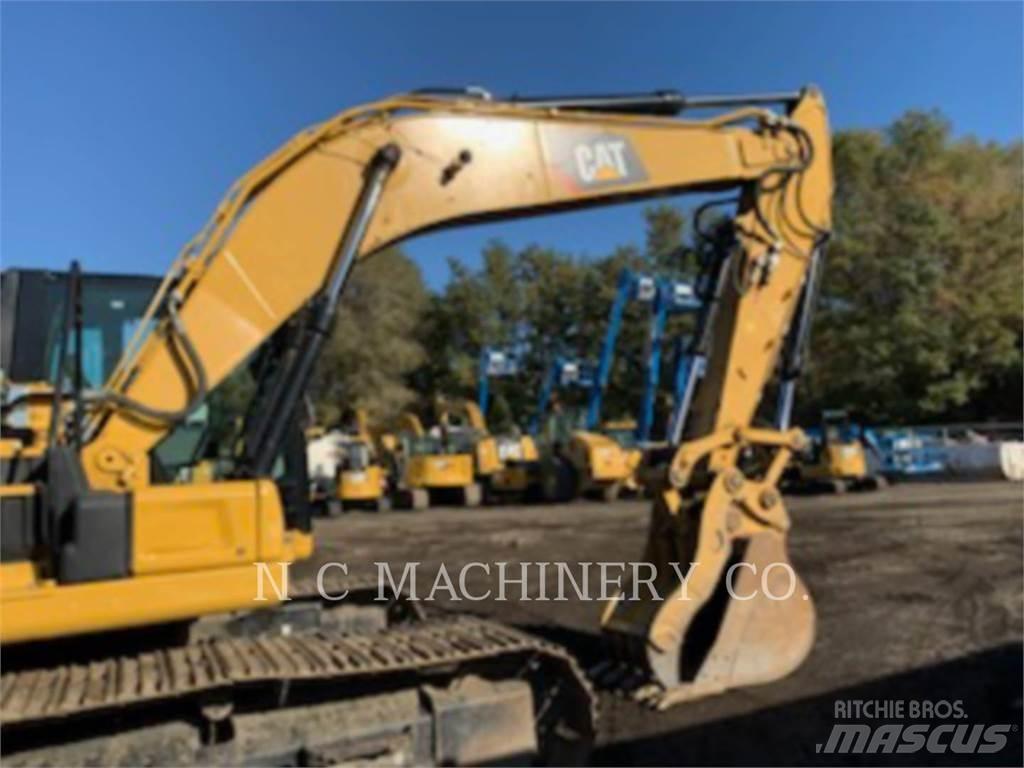 CAT 320 حفارات زحافة