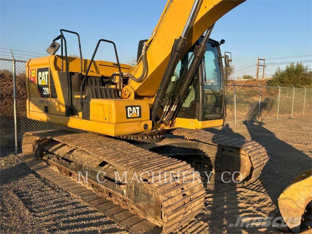 CAT 320 حفارات زحافة