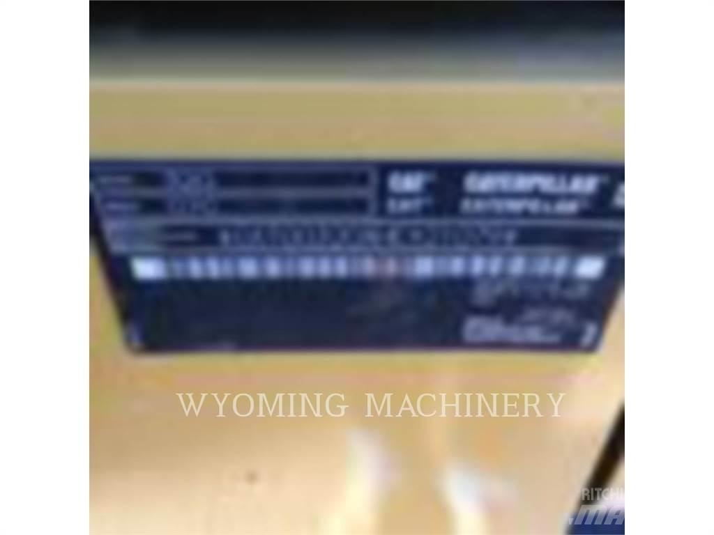 CAT 320 حفارات زحافة