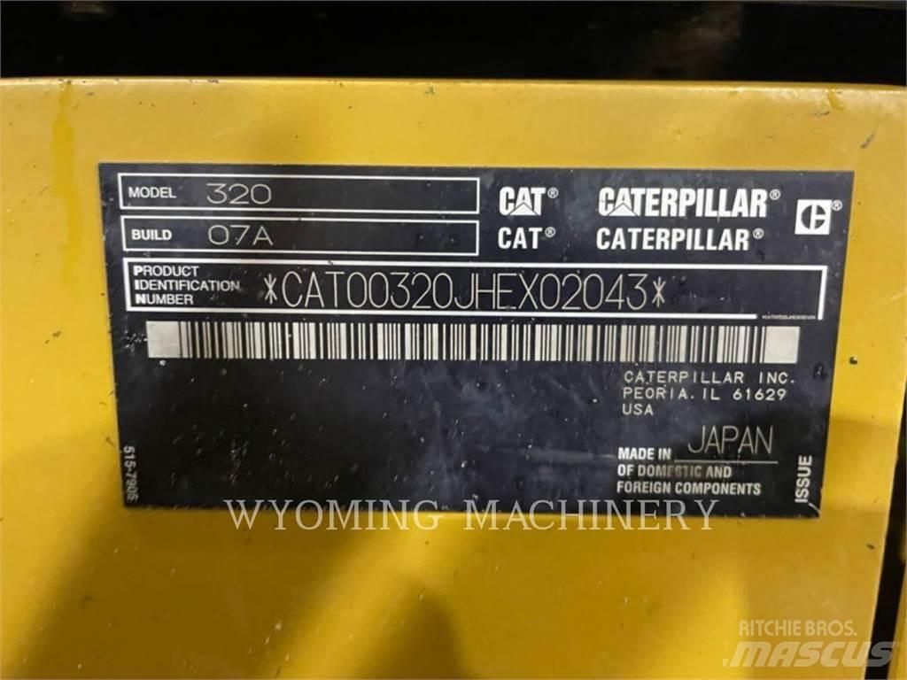 CAT 320 حفارات زحافة