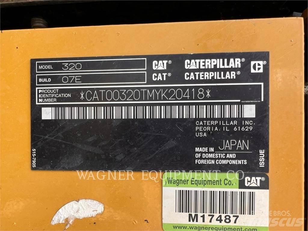 CAT 320 حفارات زحافة
