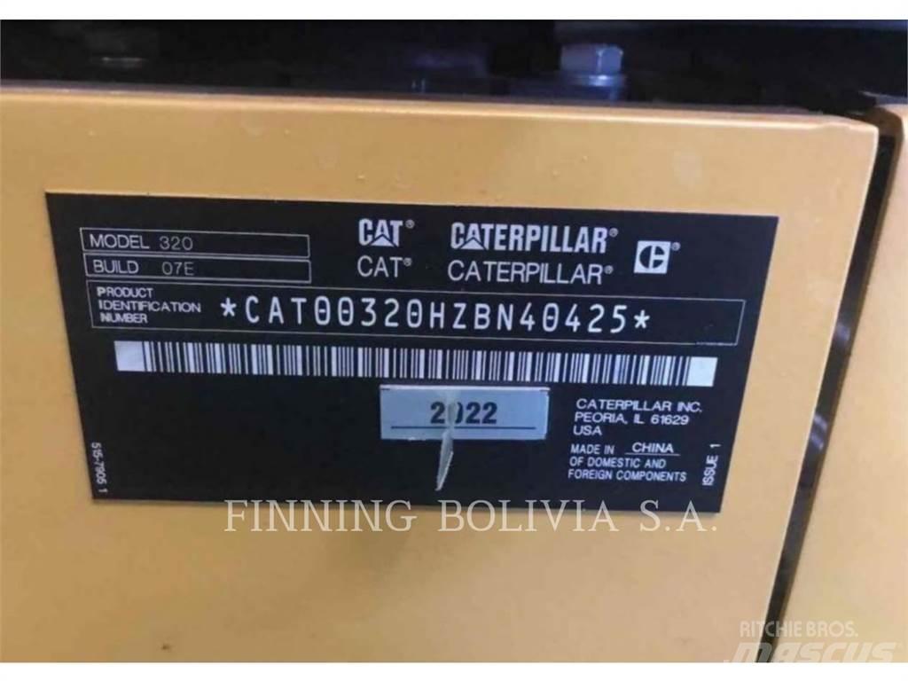 CAT 320-07 حفارات زحافة