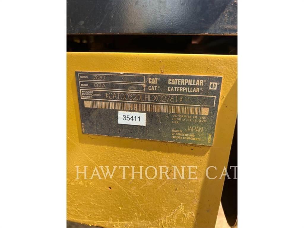 CAT 320-07 حفارات زحافة