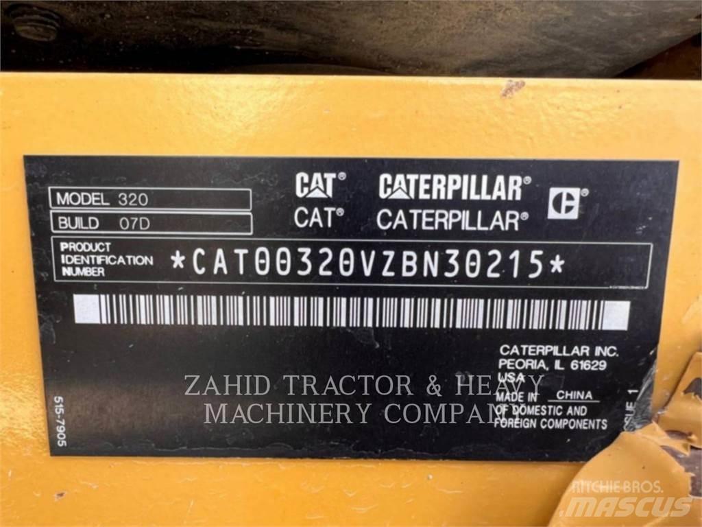 CAT 320-07 حفارات زحافة