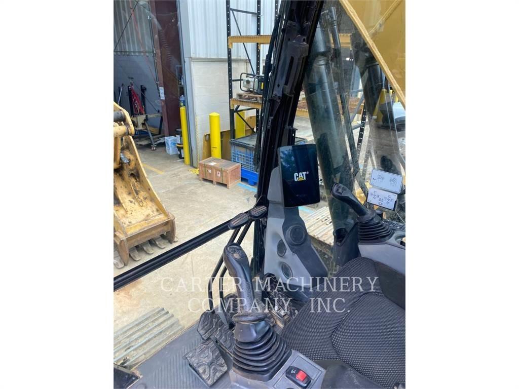 CAT 320-07 حفارات زحافة