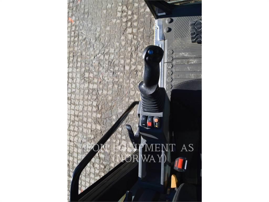 CAT 320-07 حفارات زحافة