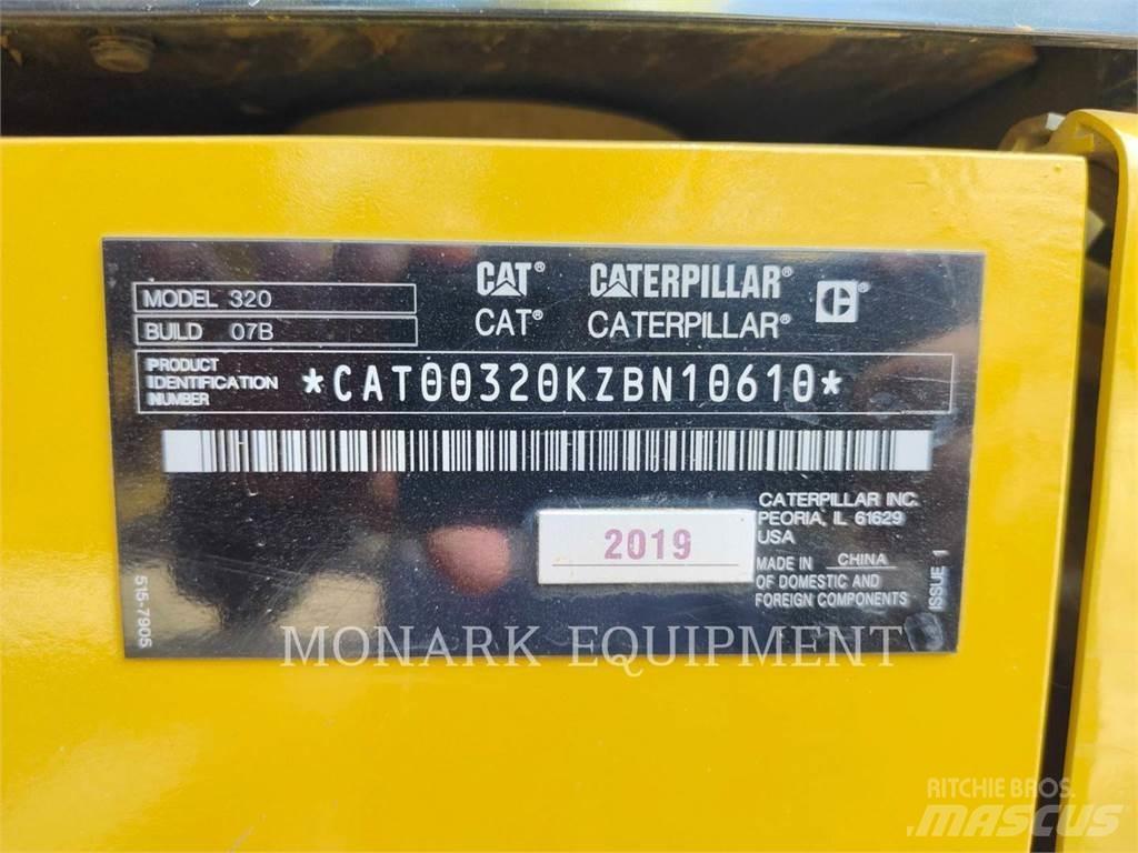 CAT 320-07 حفارات زحافة