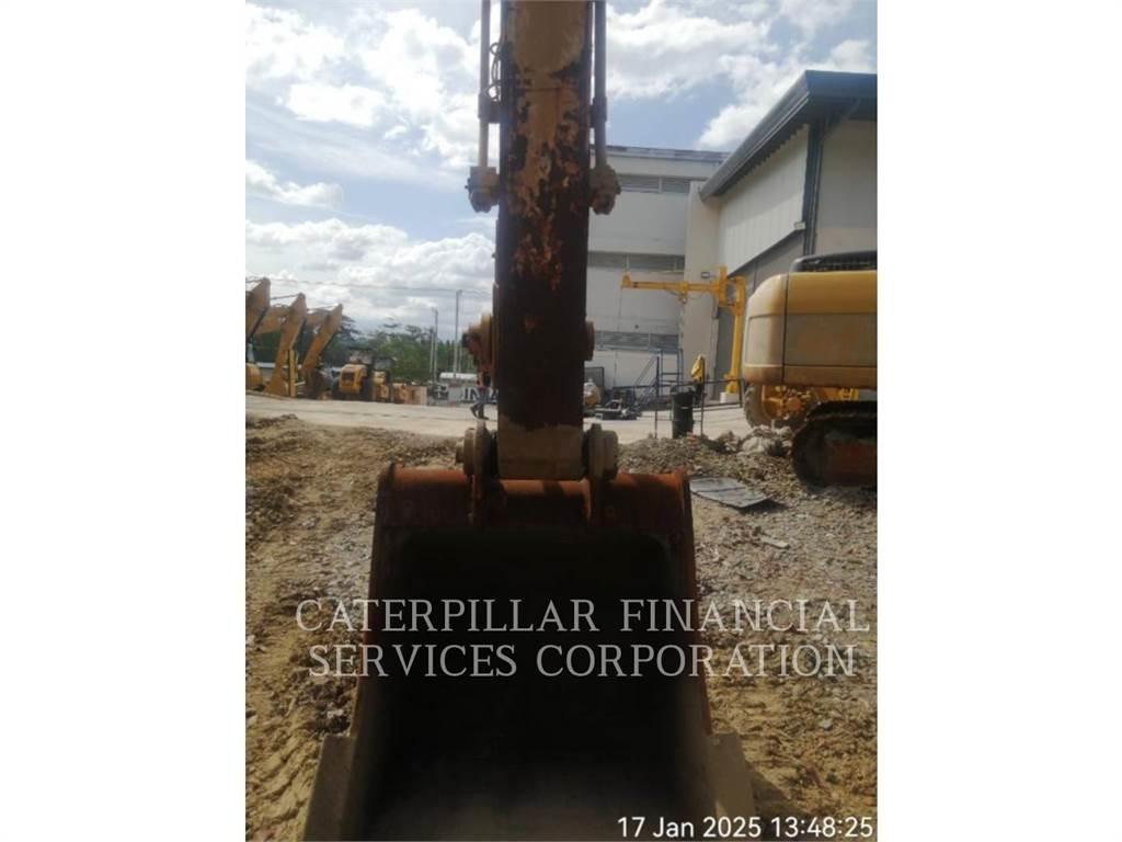 CAT 320-07 حفارات زحافة