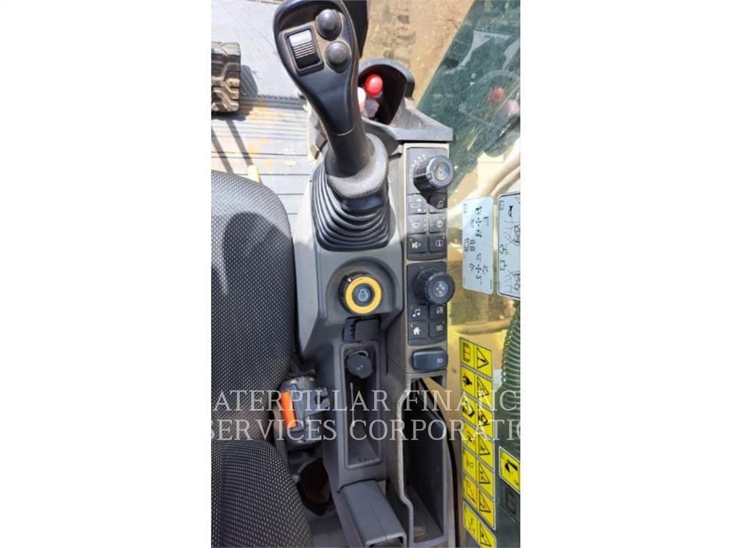 CAT 320-07 حفارات زحافة