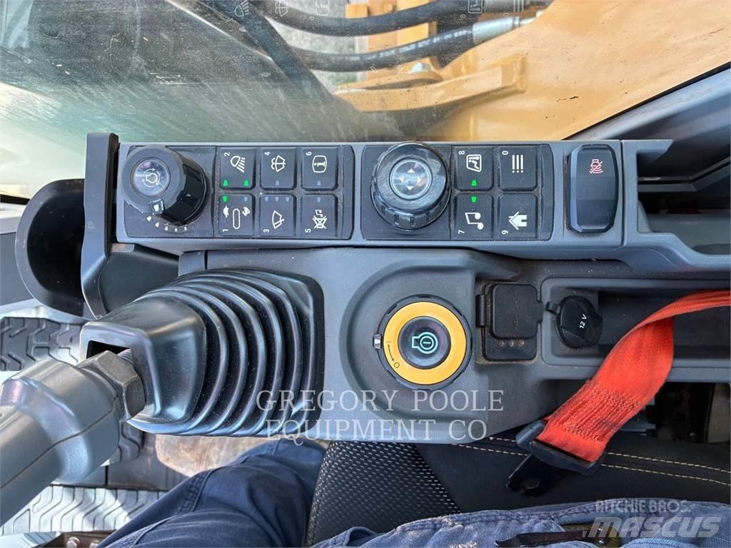 CAT 320-07 حفارات زحافة