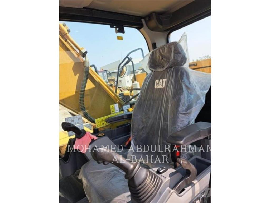 CAT 320-07 حفارات زحافة