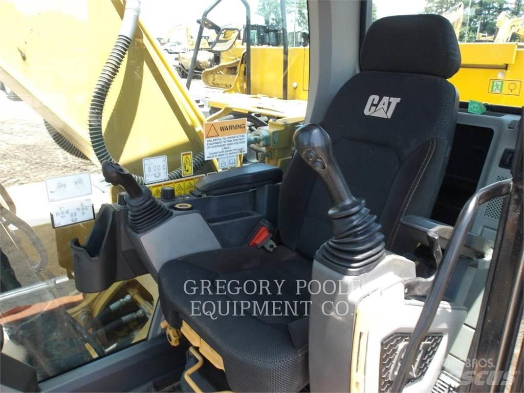 CAT 320-07 حفارات زحافة